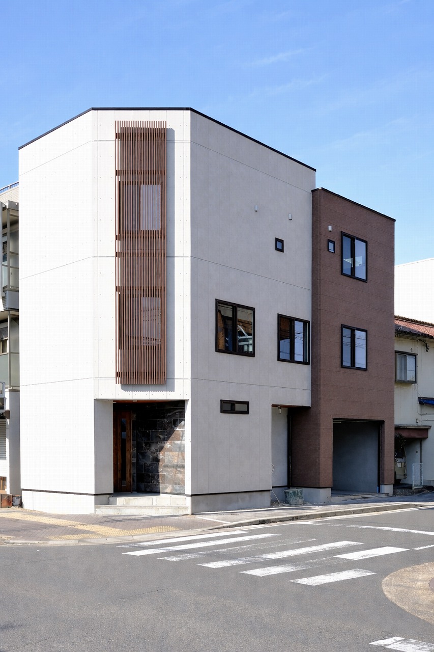 施工事例　モダンな外観デザインの3階建て住宅